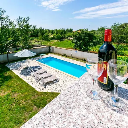 Вилла Unique Istrian Pool Fuma